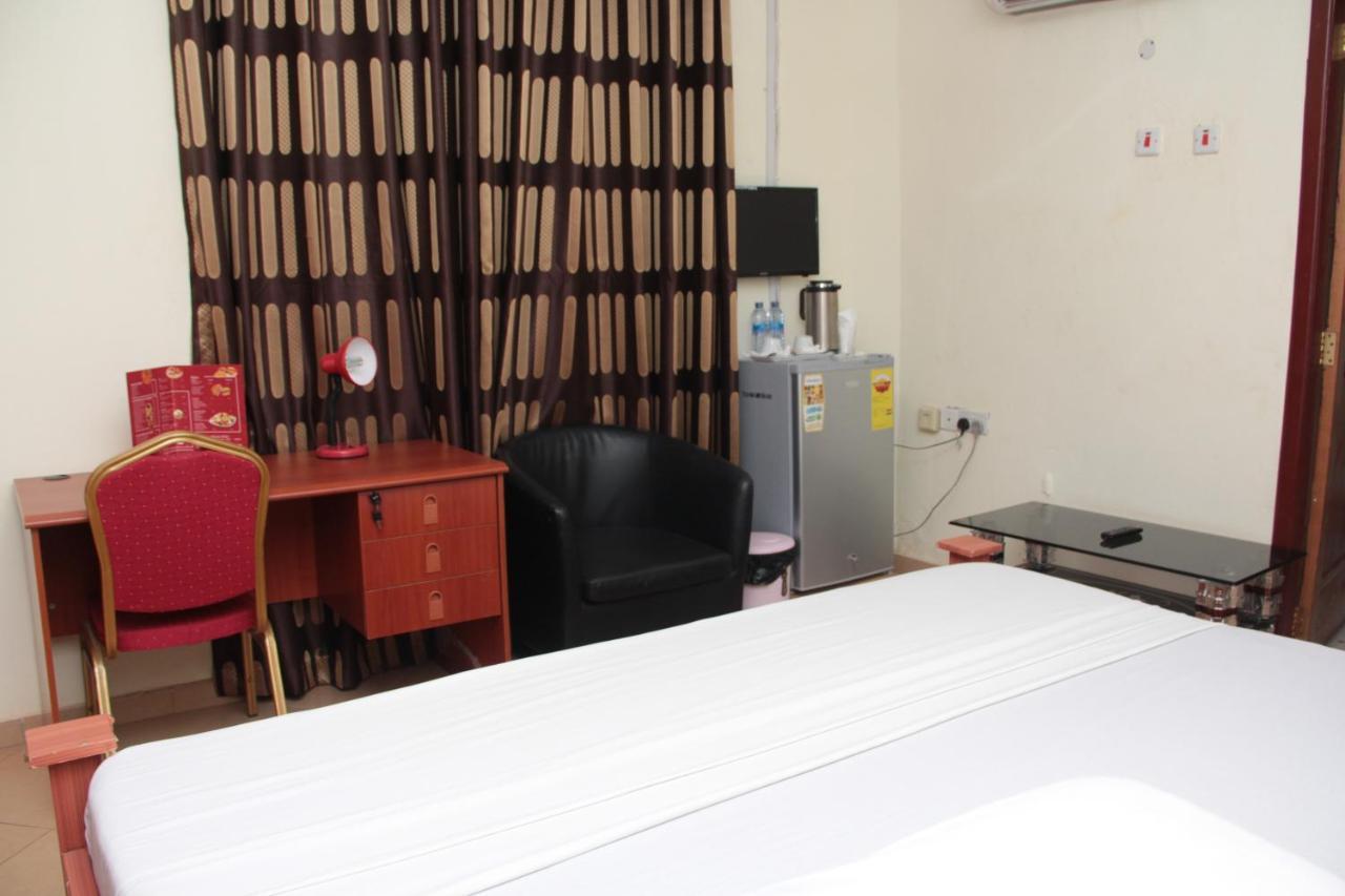 Nbangba Hotel Techiman Extérieur photo